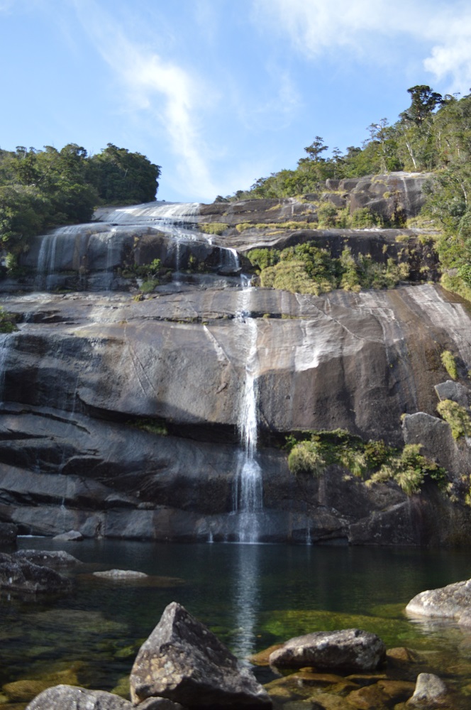 http://www.senvus.com/village/wp/wp-content/uploads/blog_img_pop/janokuchi%20waterfall.jpg